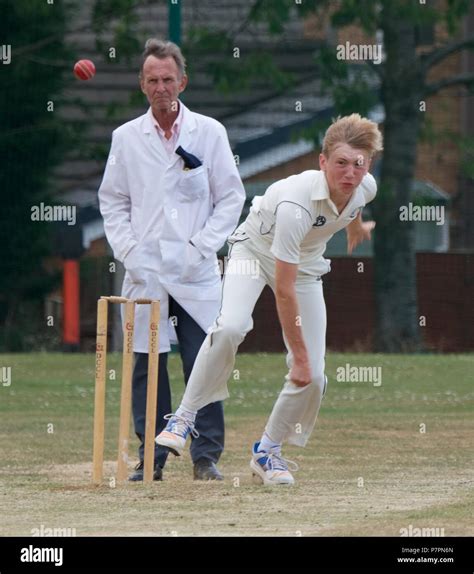 A fast bowler in action Stock Photo - Alamy