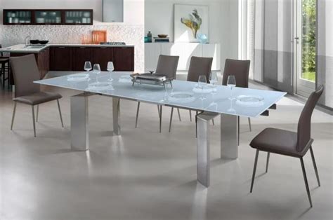clear-glass-extendable-dining-table-in-rectangular-shape cubic