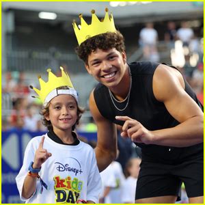 Ben Shelton & Holger Rune Kick Off Kids' Tennis Day in Acapulco | 1...