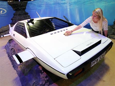 James Bond's Lotus submarine sells for more than £400,000 less than ...