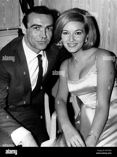 Actor Sean Connery with wife Diane Cilento Stock Photo - Alamy