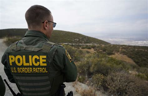 Border Patrol agent killed while chasing migrants: Reports