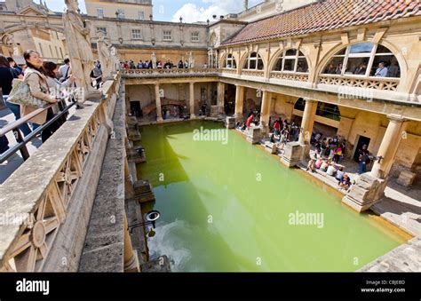 Visitors and tourists at the Bath Abbey and Roman Baths, Bath Spa ...