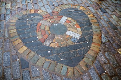 Heart of Midlothian in Edinburgh - Visit a Mosaic That Marks Part of Edinburgh's Dark Past - Go ...