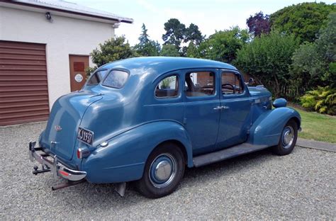 transpress nz: 1937 Pontiac 4-door sedan