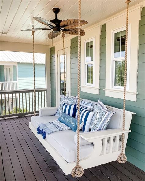 20 Farmhouse Porch Swing Ideas for an Inviting Entryway | Porch ...