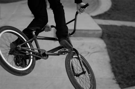 Black and white BMX by Alexxhxc on DeviantArt