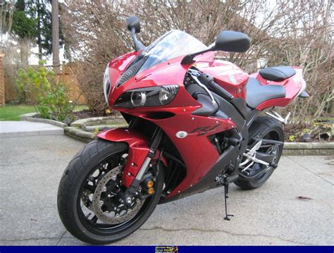 2004 Yamaha YZF R1 - Moto.ZombDrive.COM