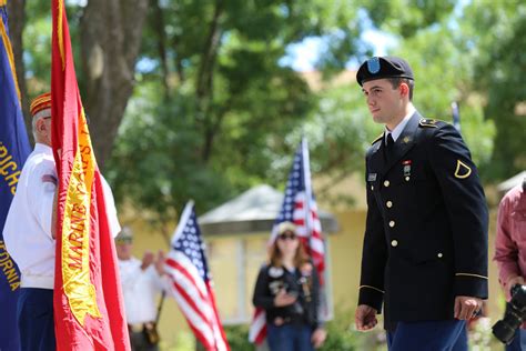 Principal apologizes for banning Army uniform at graduation | The Seattle Times