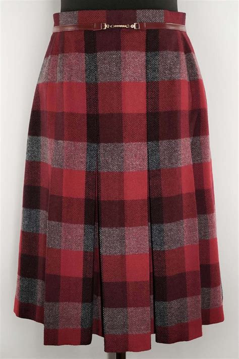 Red Vintage Checkered Skirt - Classic Style for Women