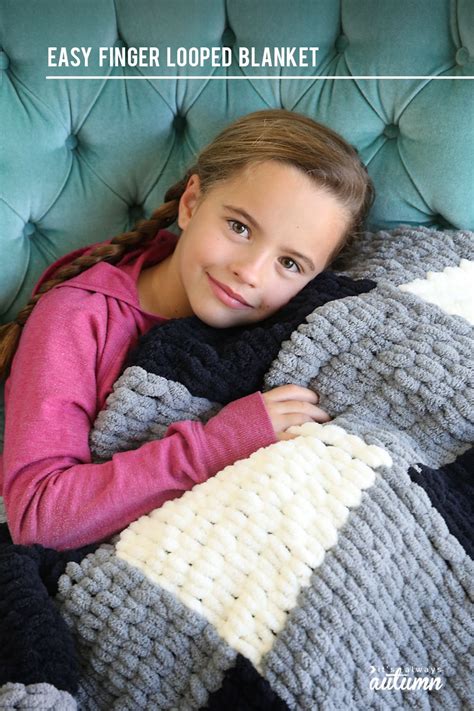 Make a gorgeous finger knit blanket with loop yarn {this is so easy!} | Finger knitting projects ...