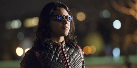 The Flash: Cisco Suits Up as Vibe in New Photos