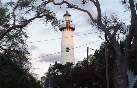 The Saint Simons Island lighthouse by hurricanescreamer on DeviantArt