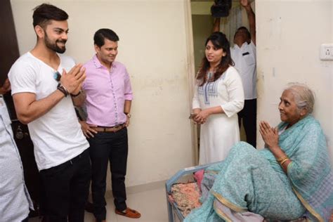 Virat Kohli visits Aabhalmaya old age home - Punekar News