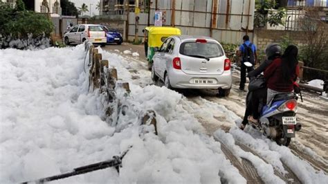 Toxic foam at Bellandur Lake in Bangalore pictures and video - Strange ...