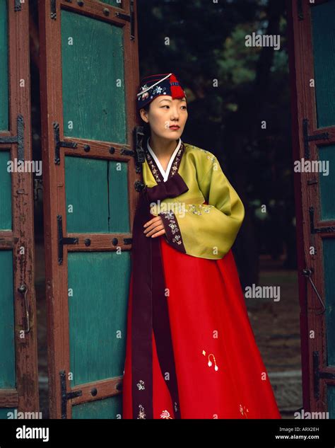 Women in traditional clothing, Seoul, Korea at Gyeongbok Palace Stock ...