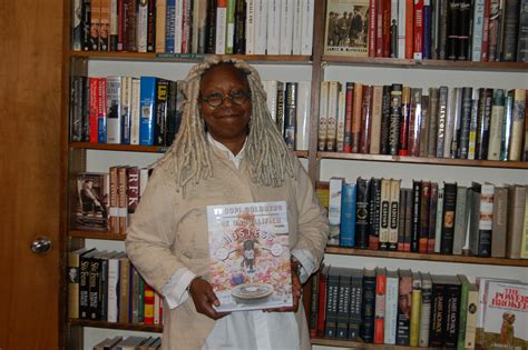 Celebrity sighting: Whoopi Goldberg greets fans at Book Revue | TBR News Media