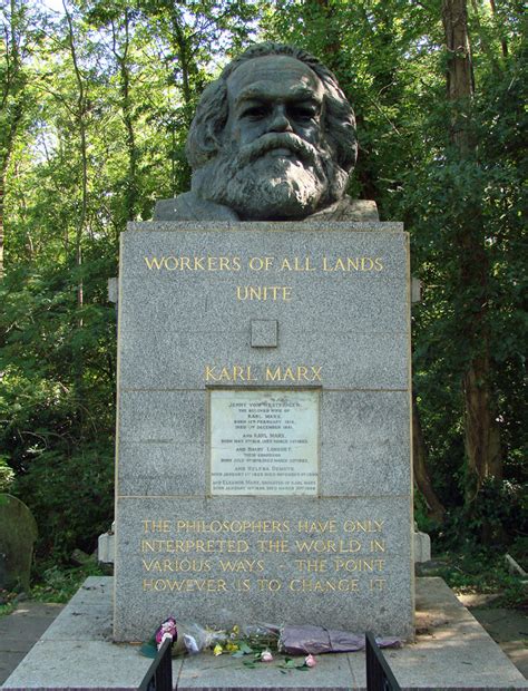 Images Highgate Cemetery in London, UK Karl Marx's grave 7669