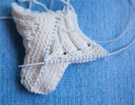 Lana creations: Baby Booties Ugg Free Knitting Pattern