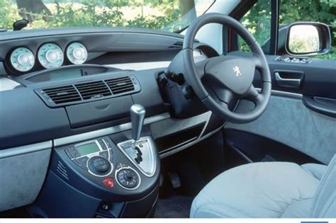 Q3: peugeot 807 interior