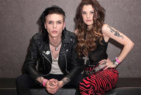 Andy Biersack Height, Weight, Age, Girlfriend, Family, Facts, Biography