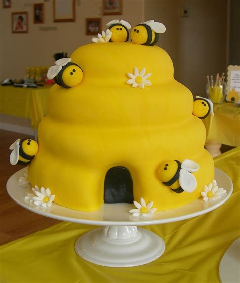 beehive cake | Bee cakes, Bee hive cake, Bumble bee cake