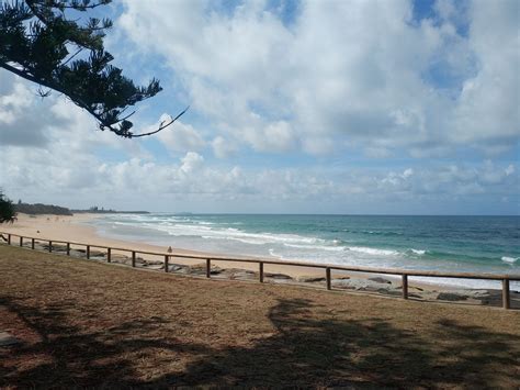 Dicky Beach - Surfing, Weather, Tide Times, Facilities, Picnic Tables, QLD