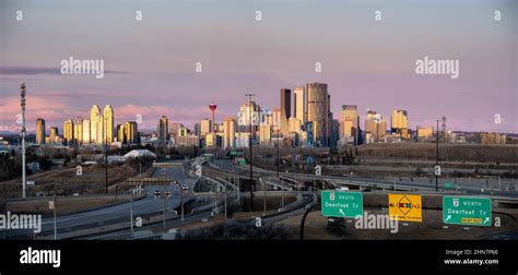 Panoramic view of Calgary's skyline at sunrise Stock Photo - Alamy