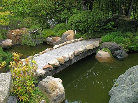 Japanese Zen Garden: Zen Bridge - Pond - Path