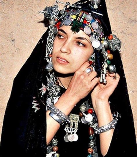 Madonna's VMA outfit: appropriation of the Berber culture?