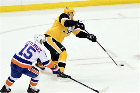 Penguins star Evgeni Malkin out indefinitely after right knee surgery ...