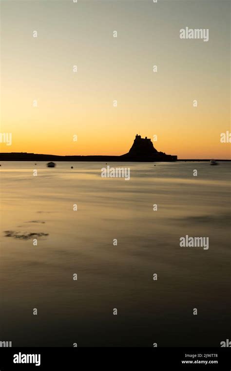 Holy Island (Lindisfarne) Castle sunrise Stock Photo - Alamy