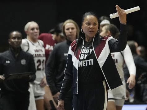 Gamecocks coach Dawn Staley says title game refs should ‘not be run ...