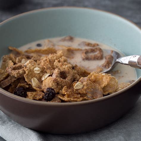 Cinnamon Roll Yogurt Bowl Recipe | Kellogg's Raisin Bran®