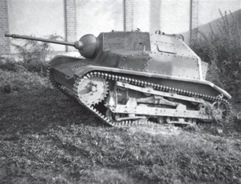 Polish TKS tankette armed with 20mm autocannon. : TankPorn