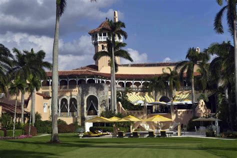 Trump's Mar-a-Lago resort swarmed by cops and Secret Service agents ...