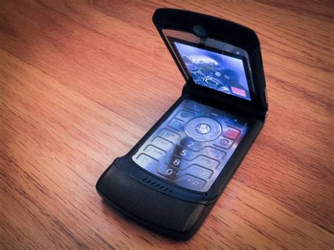 Motorola foldable phone details revealed, Razr design confirmed