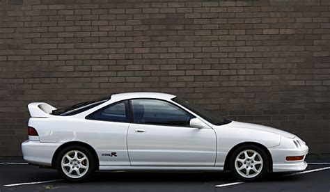 Someone just paid a whopping $65,500 for this 1998 Acura Integra Type R - Hagerty Media