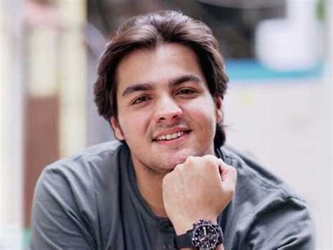 Ashish Chanchlani Height, Age, Family, Wiki, News, Videos, Discussion ...