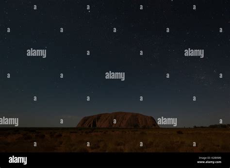 Ayers rock night sky stars hi-res stock photography and images - Alamy