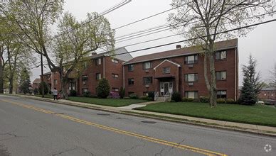 Charlesbank Garden Apts. Rentals - Waltham, MA | Apartments.com