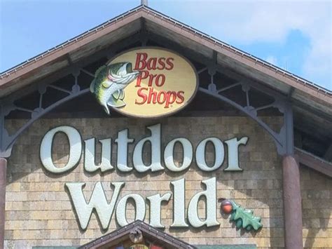 Teens jump into aquarium at Bass Pro Shops | khou.com