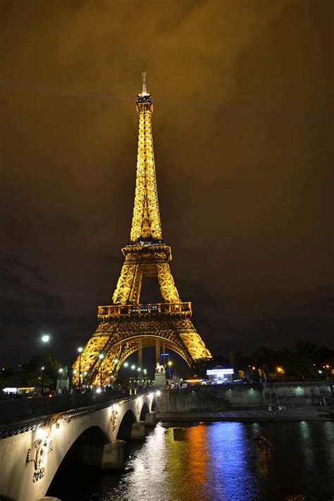 Torre Eiffel iluminada por la noche fotografía de Paris - Etsy España ...