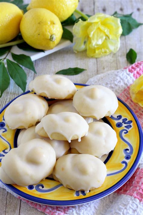 Taralluci al Limone - Marisa's Italian Kitchen | Italian lemon cookies, Italian cookie recipes ...