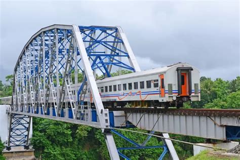 Jembatan Kereta Api Ini Ada di Atas Kabupaten Kulon Progo dan Bantul ...