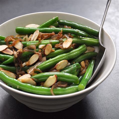 Green beans with frizzled shallots and toasted almond stir-fry | Recipes | WW USA