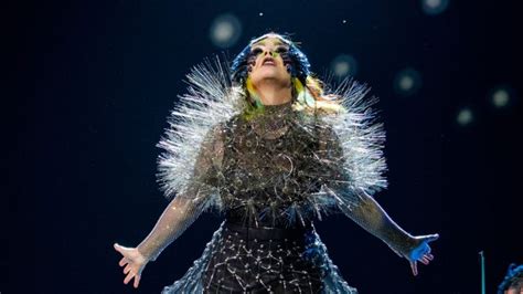 Con 860 drones: Björk dio épico show en Coachella, pero se negó a transmitirlo — Rock&Pop