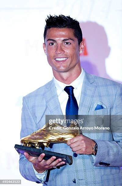 Cristiano Ronaldo Golden Boot Photos and Premium High Res Pictures - Getty Images