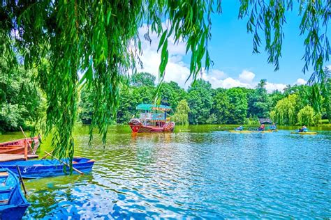 Relax on the Lake in Sofiyivka Park, Uman, Ukraine Editorial ...