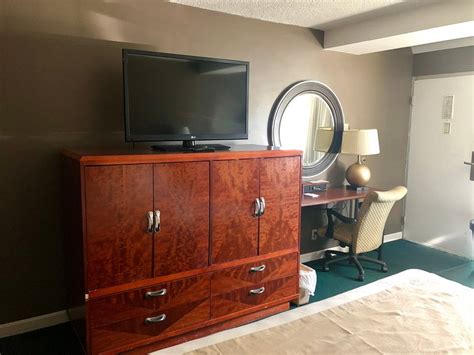 QUALITY INN & SUITES - Prices & Hotel Reviews (Auburn, Maine)